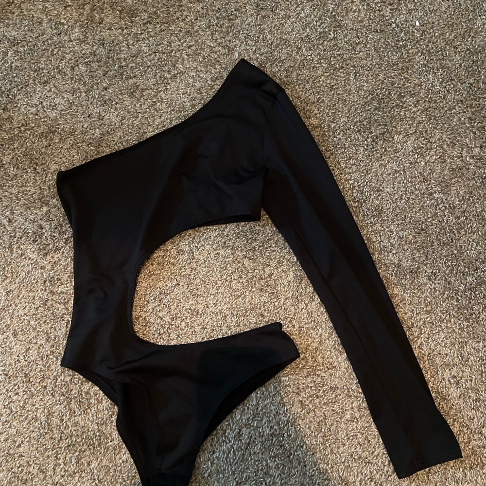 Black One-Shoulder Bodysuit